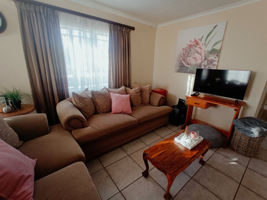 3 Bedroom Property for Sale in Kannoniers Park North West